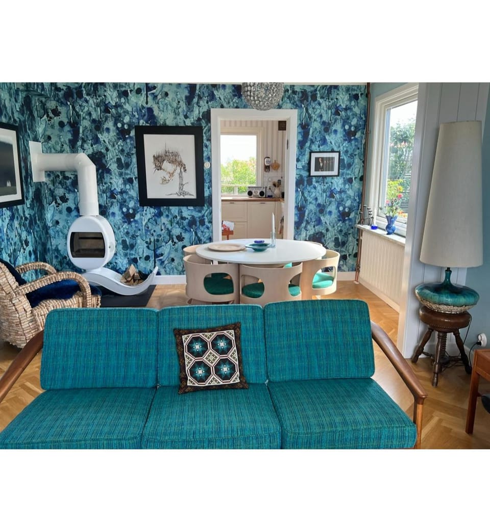 Dining area, fireplace