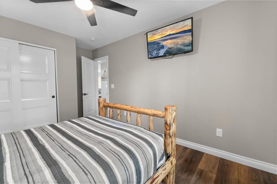 NEW The Starlight Cottage, BBQ & Patio! House in Southern California