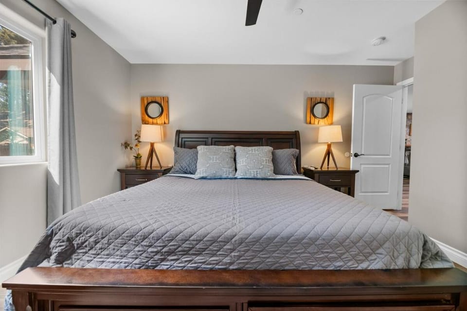 NEW The Starlight Cottage, BBQ & Patio! House in Southern California