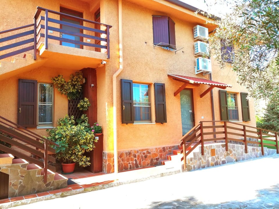 Nuraghe Bianco Bed and Breakfast in Sardinia