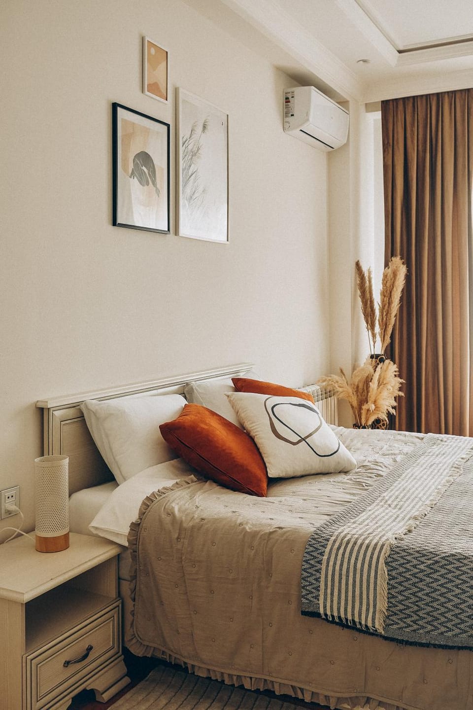 Bed, Bedroom, air conditioner