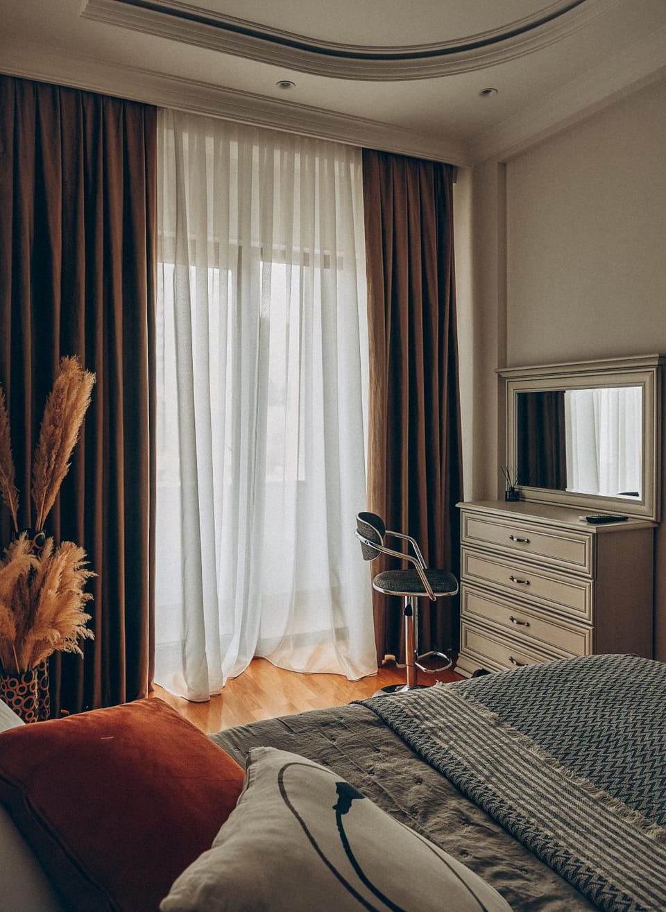 Bed, TV and multimedia, Bedroom