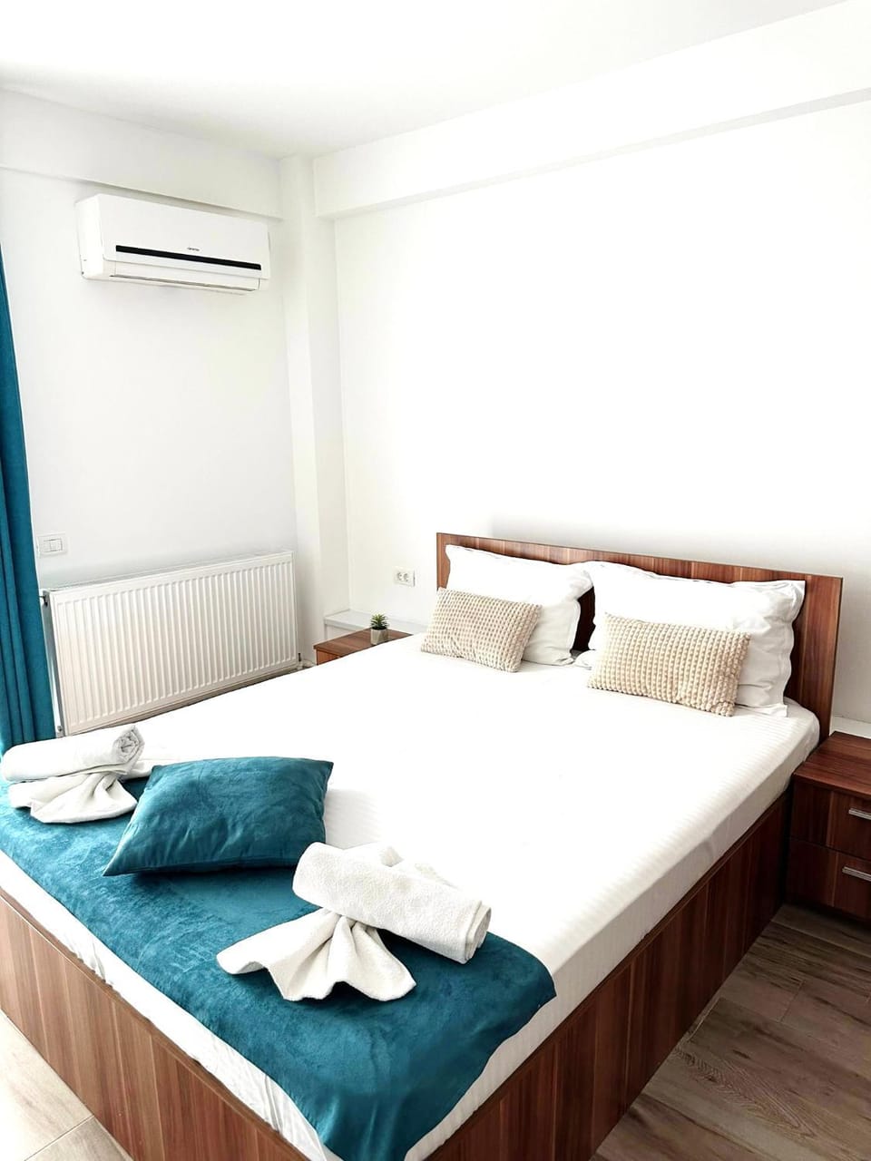 Bed, Photo of the whole room, Bedroom, towels, air conditioner