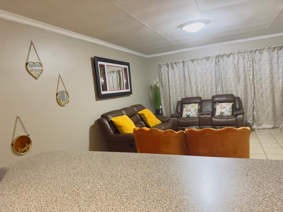 Guest house 2 bedroom apartment in witbank Emalahleni Apartment in South Africa