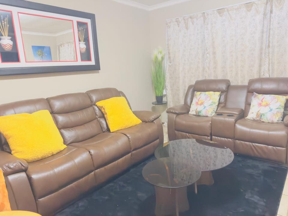 Guest house 2 bedroom apartment in witbank Emalahleni Apartment in South Africa