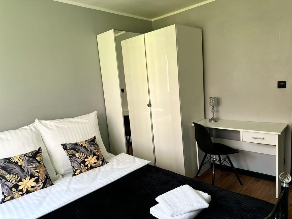 Bed, Photo of the whole room, Bedroom, towels, wardrobe
