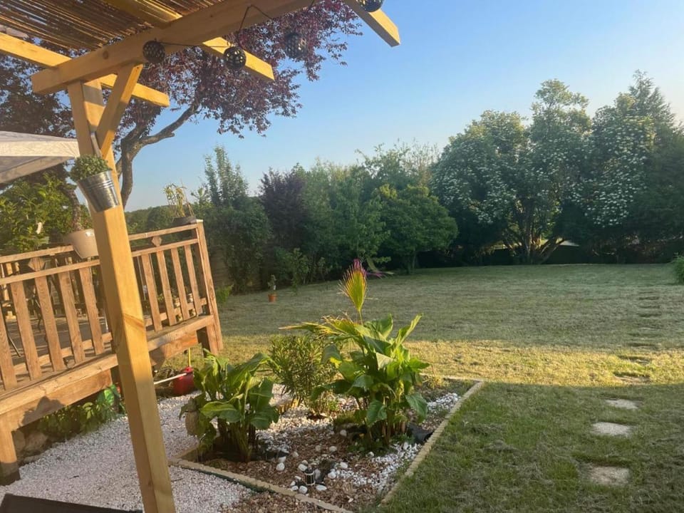 Chambre double avec teléviseur Vacation rental in Pays de la Loire