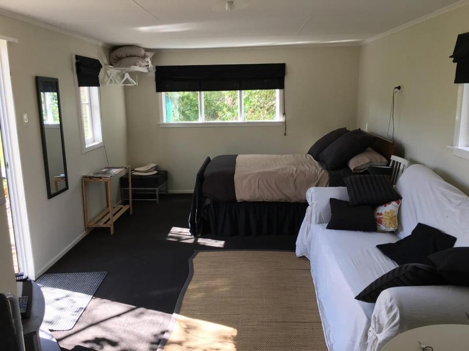 Elmwood Studio 143 Papawai Rd A quiet place just out of town House in Wellington Region