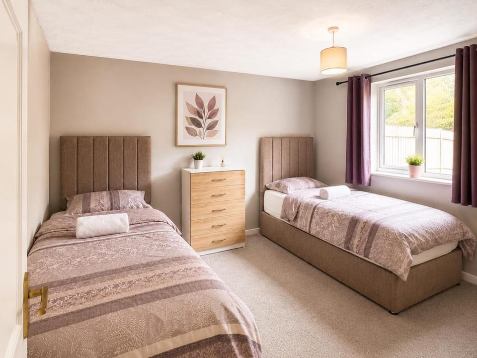 Photo of the whole room, Bedroom, towels