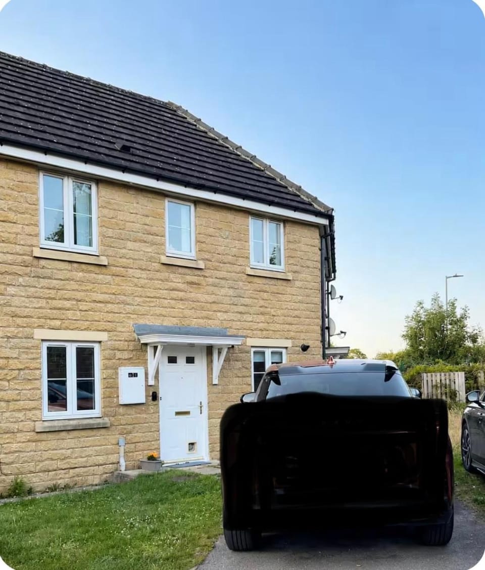 Beautiful, Spacious 2 Bed House, Saltaire-Bingley, Sleeps 5 House in Bradford