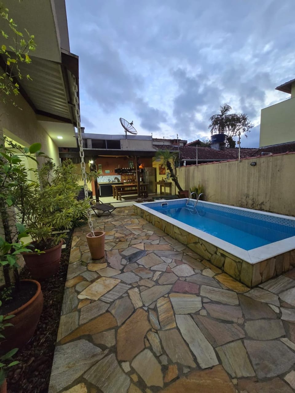Casa de praia, suites com ar, churrasqueira no terraço com vista - 150 mts Praia do Sapê House in State of São Paulo