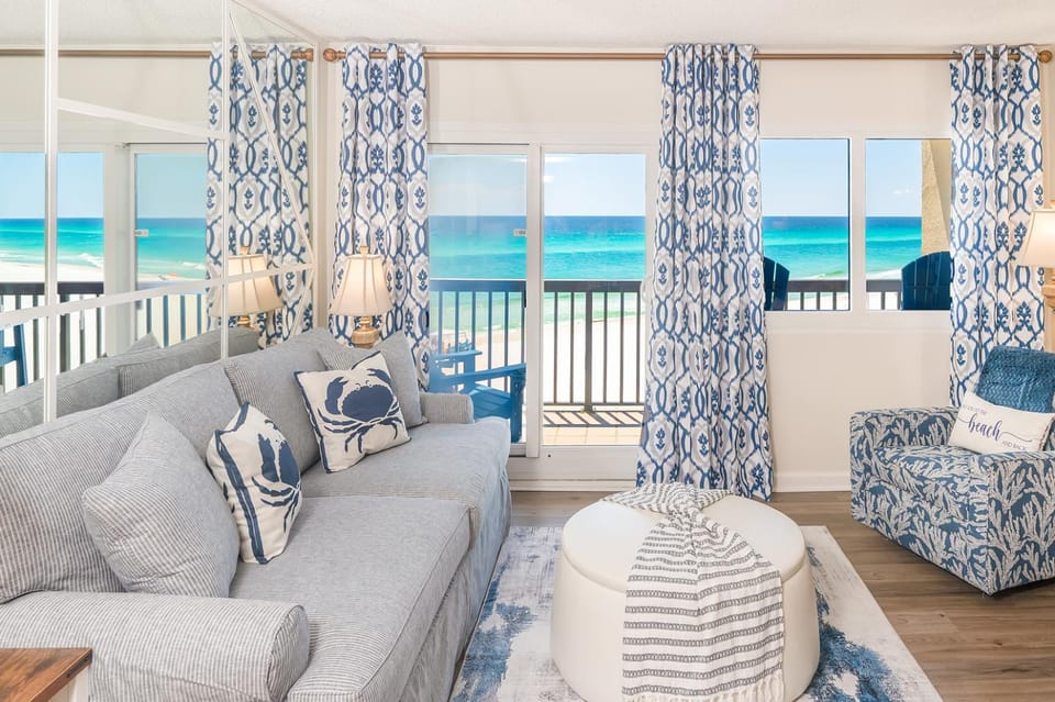 Living room, Sea view