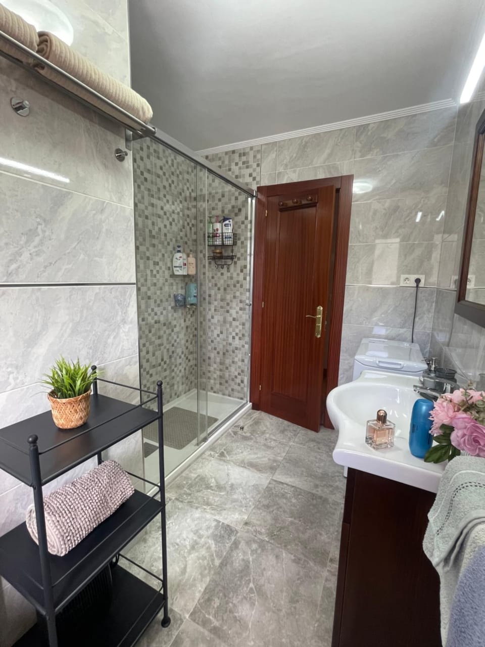 Shower, Bathroom, towels