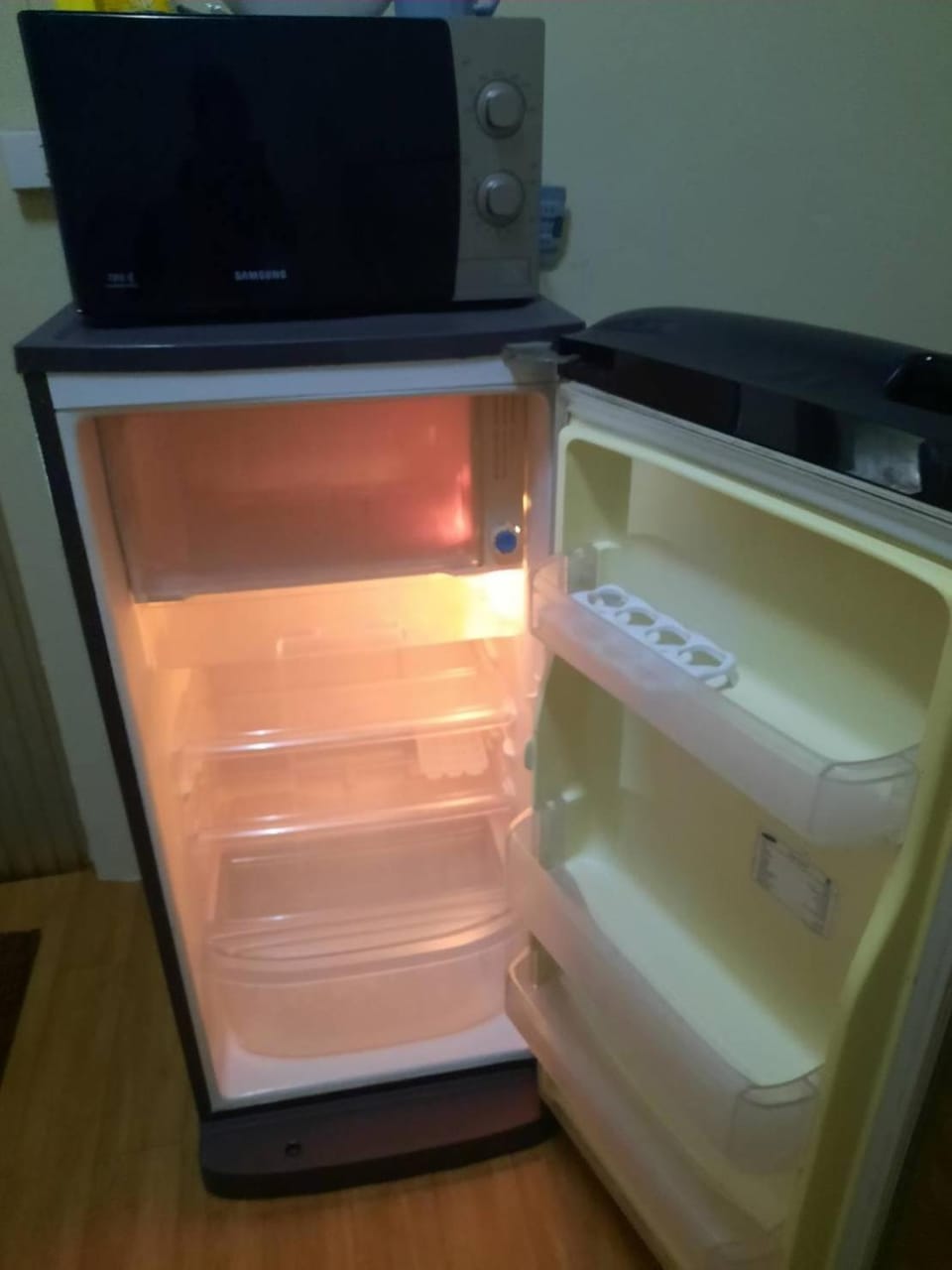 Kitchen or kitchenette, minibar, oven