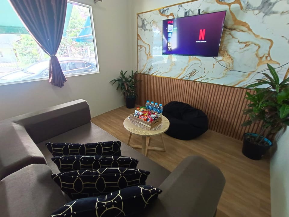 TV and multimedia, Living room, Seating area, Evening entertainment