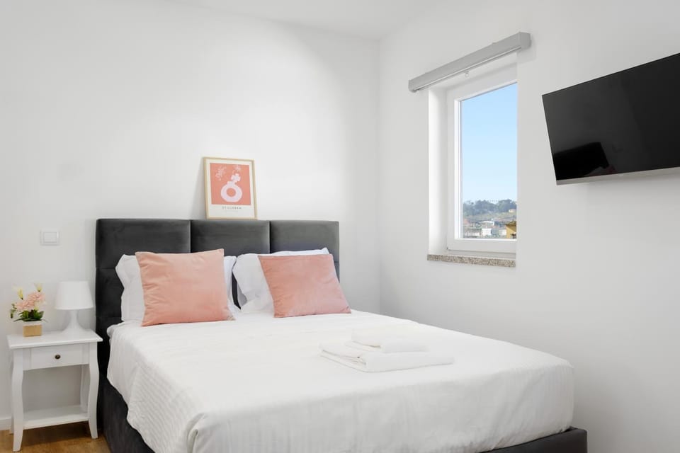Riverside Studio By Luís Bridge, WOW & Half Rabbit House in Vila Nova de Gaia