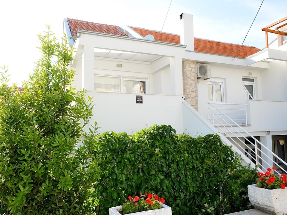Property building, Day, Garden