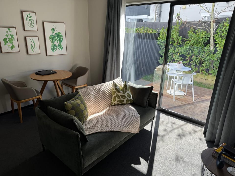 Patio, Living room, Dining area, Garden view