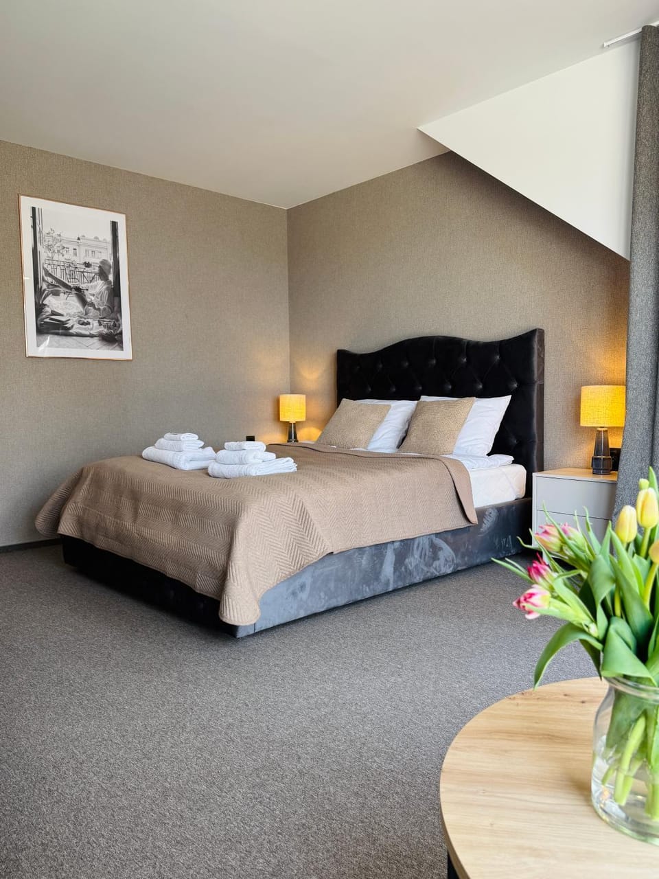 Bed, Photo of the whole room, Bedroom, towels