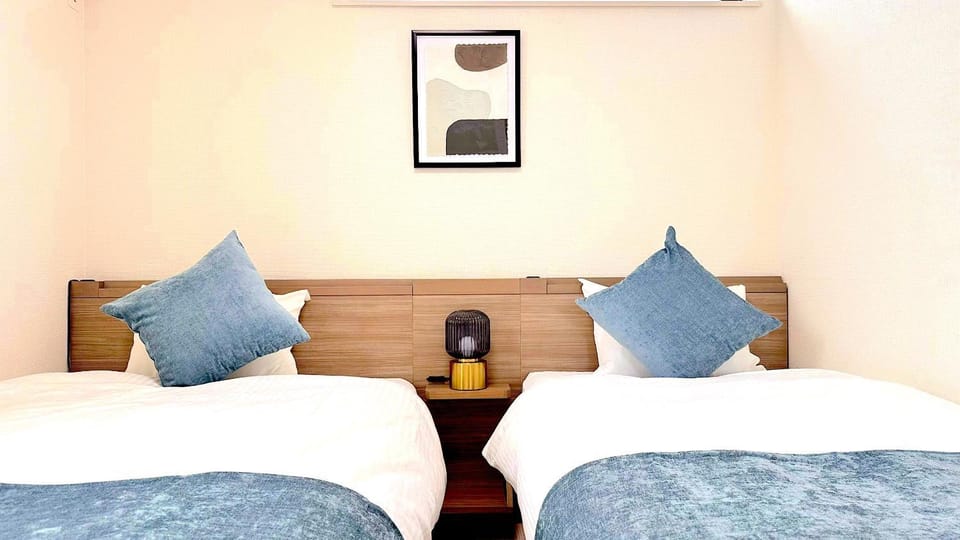 Bed, Photo of the whole room, Bedroom, air conditioner, air conditioner