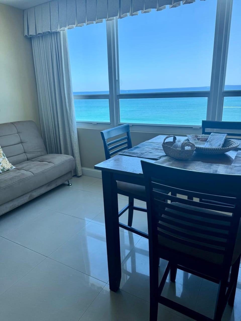 Castle beach studio,tennis court and swimming pool with beach access Apartment hotel in Miami Beach