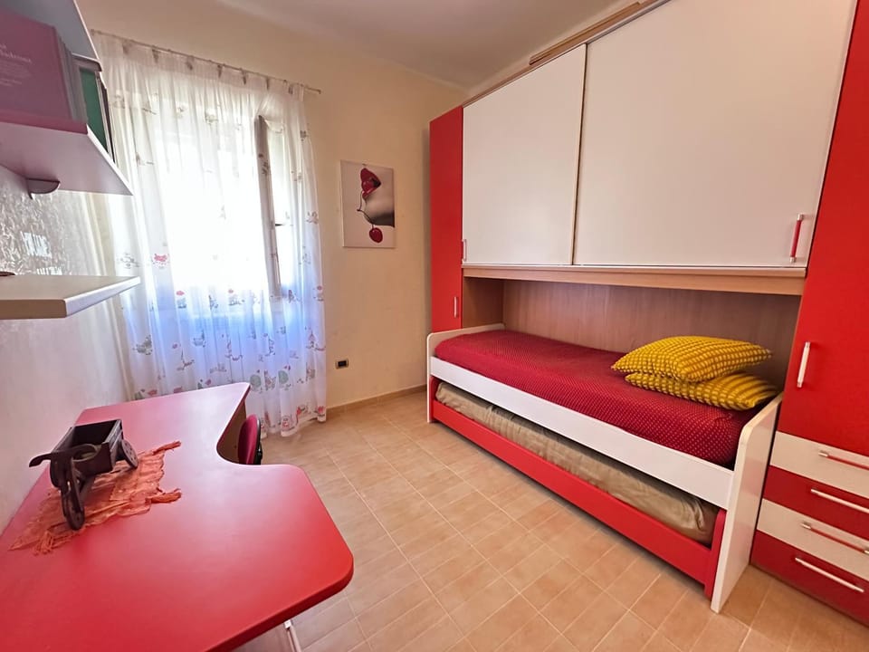 Bed, Photo of the whole room, Bedroom, wardrobe