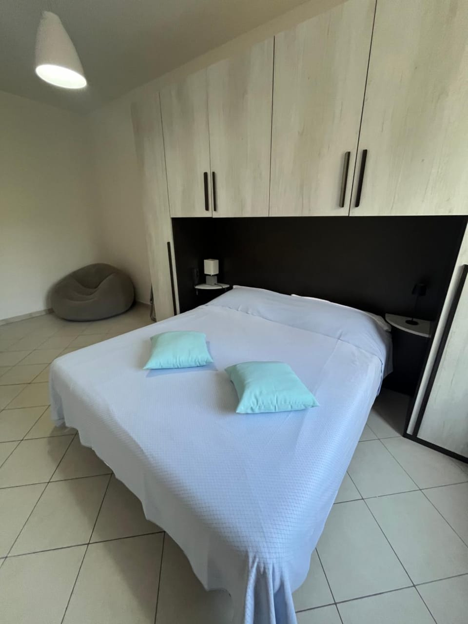 Bed, Photo of the whole room, wardrobe