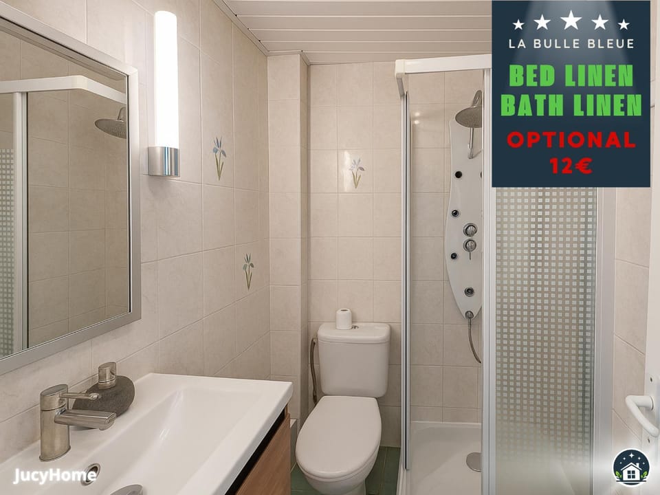 Shower, Toilet, Bathroom, towels