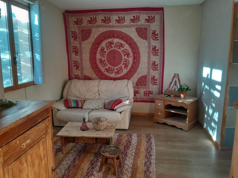 petit gite isolé chez des eleveurs Chalet in Provence-Alpes-Côte d'Azur