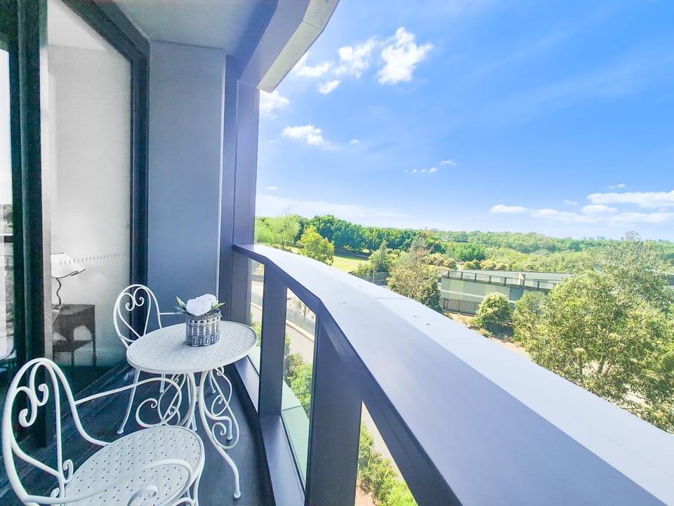 Timeless Black n White Charm 2BR w Kids room Apartment in Sydney