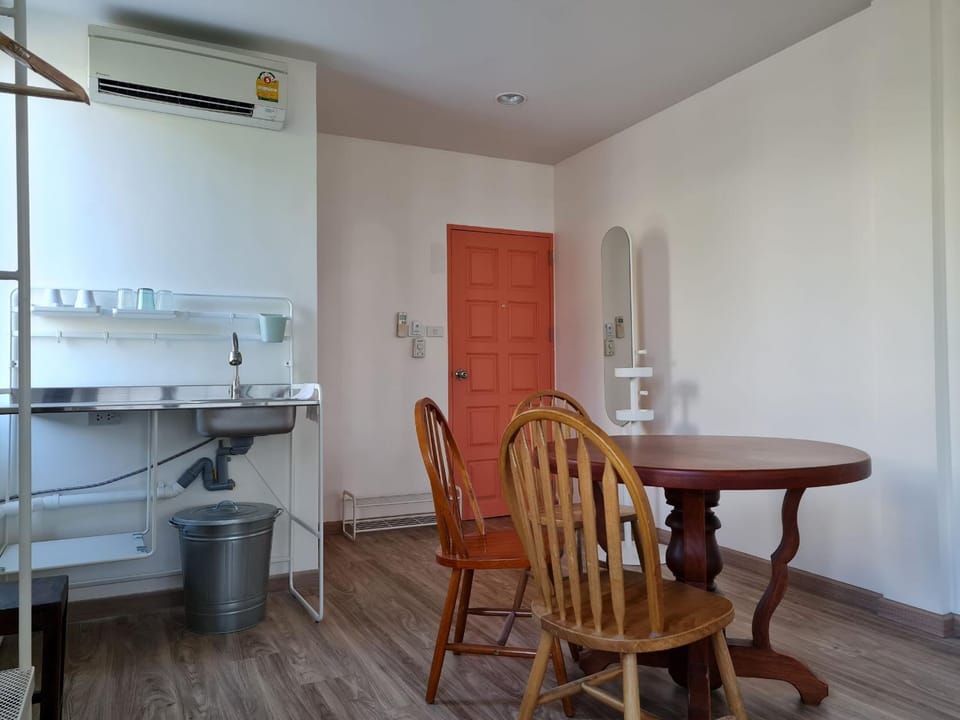 Dining area, City view
