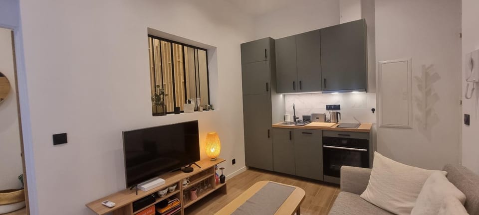Kitchen or kitchenette, Living room