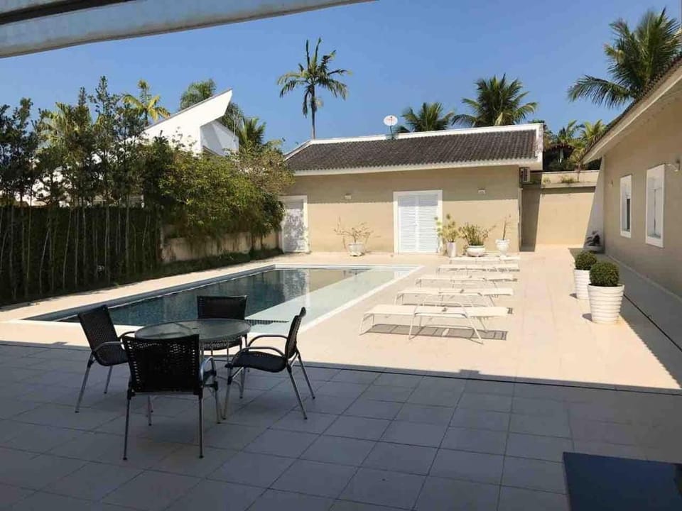 VIP Luxurious mansion gated community Acapulco Villa in State of São Paulo