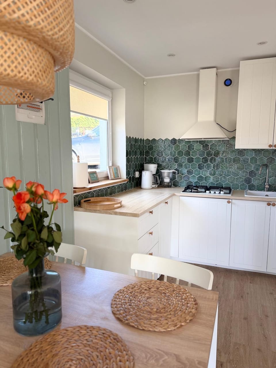 Kitchen or kitchenette, Dining area, stove