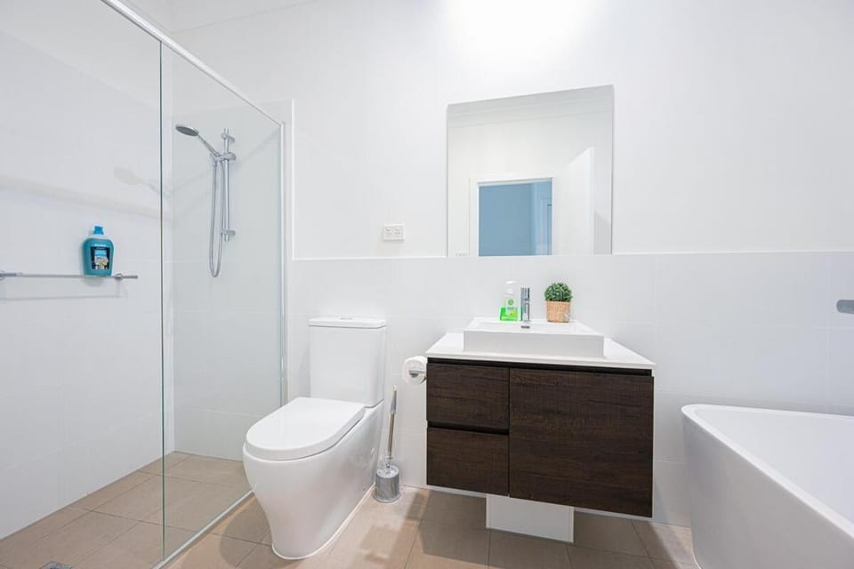 Warm 4br house,bathtub,parking&WIFI House in Sydney