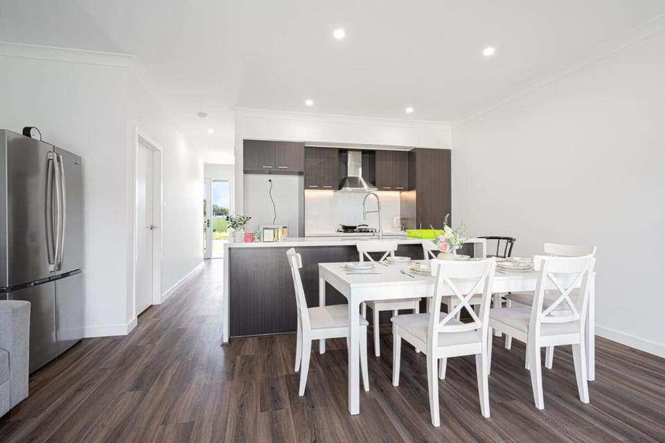 Warm 4br house,bathtub,parking&WIFI House in Sydney