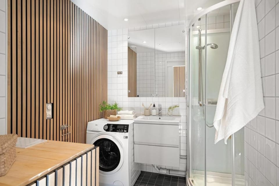 Bathroom, towels, washing machine, dryer