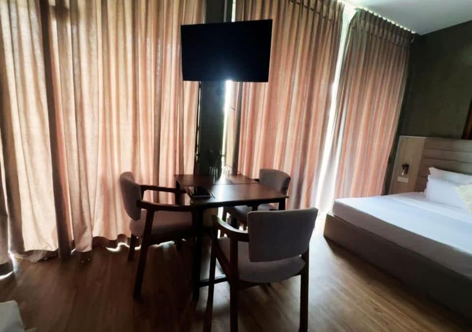 Bed, TV and multimedia, Photo of the whole room, Seating area, Dining area, Bedroom