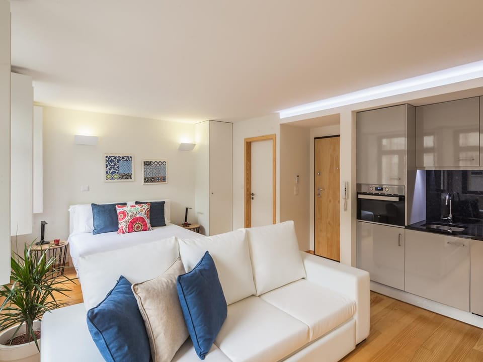 Coffee/tea facilities, Kitchen or kitchenette, Living room, Dining area, Bedroom