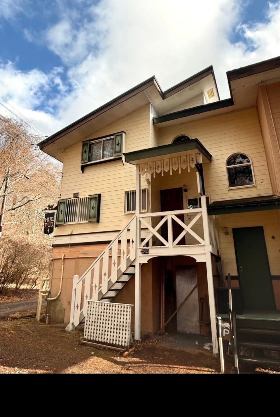 LAKE FOREST hug pug House in Shizuoka Prefecture