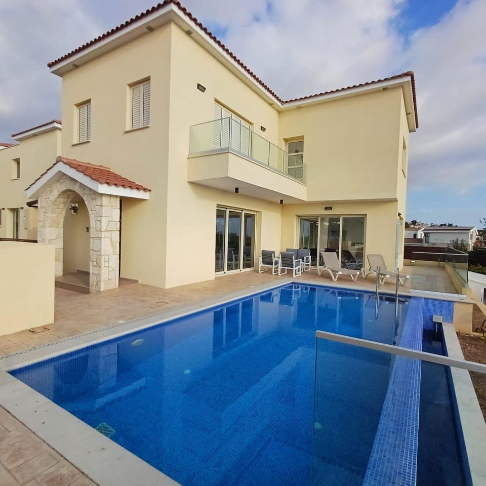 Property building, Pool view, Swimming pool, sunbed