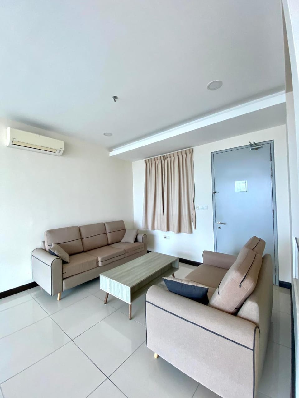 Living room, Seating area, air conditioner