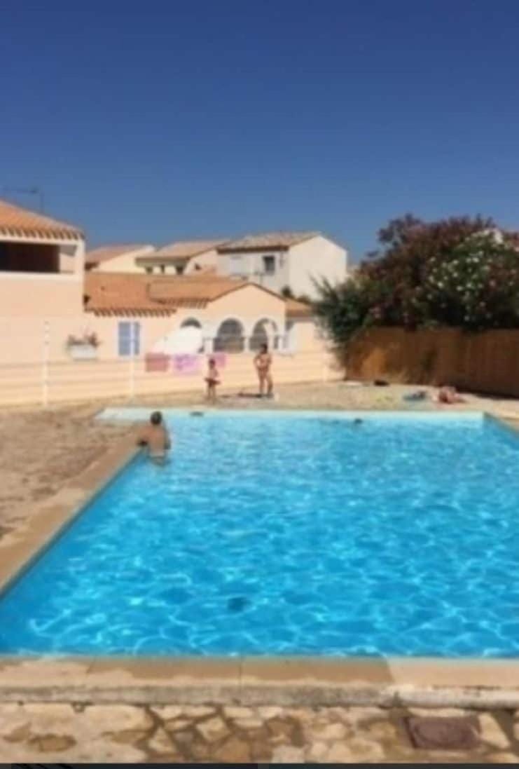Superbe appartement terrasse piscine proche plage Apartment in Le Barcarès