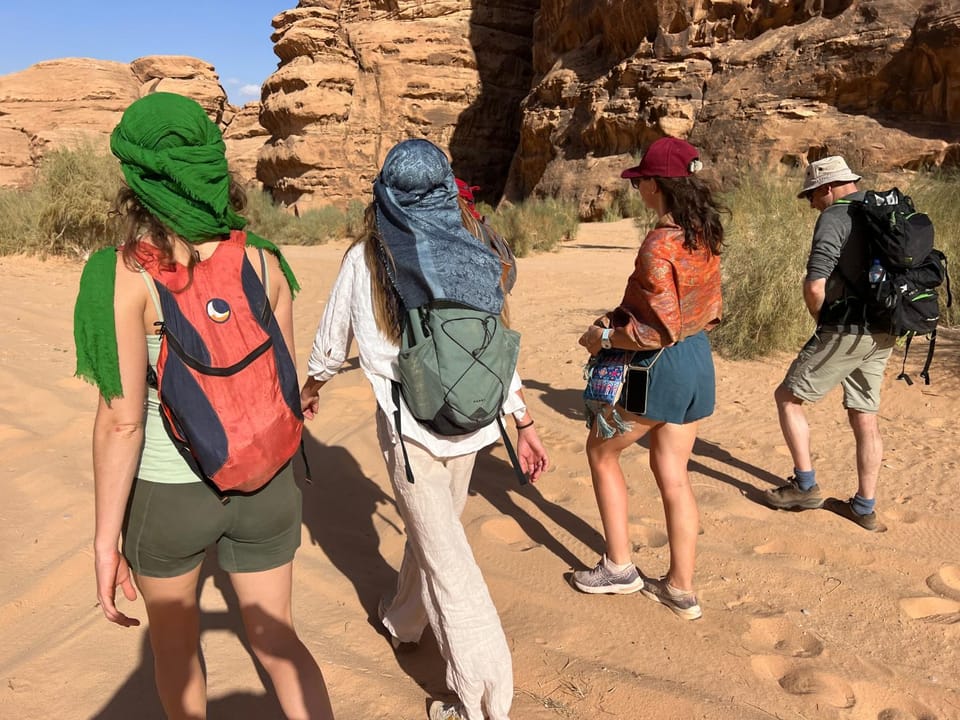People, Natural landscape, Activities, group of guests