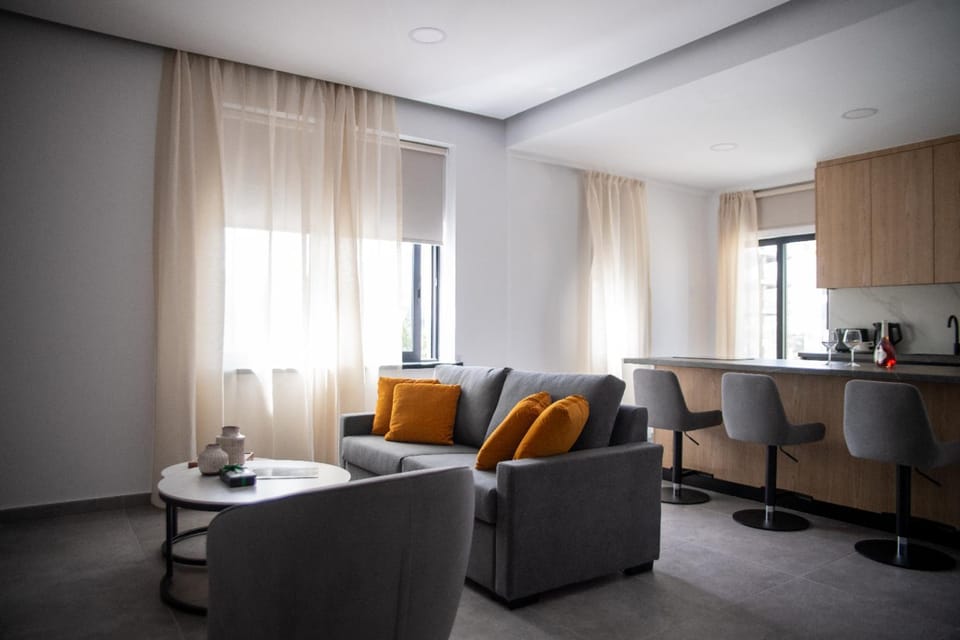 Kitchen or kitchenette, Seating area, Dining area