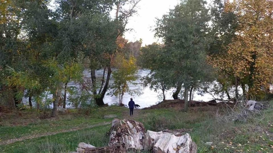 Riverside Serenity House in Berrias-et-Casteljau