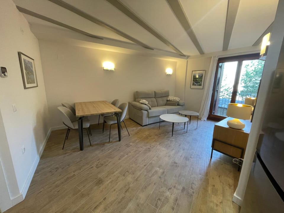 Living room, Photo of the whole room, Seating area, Dining area