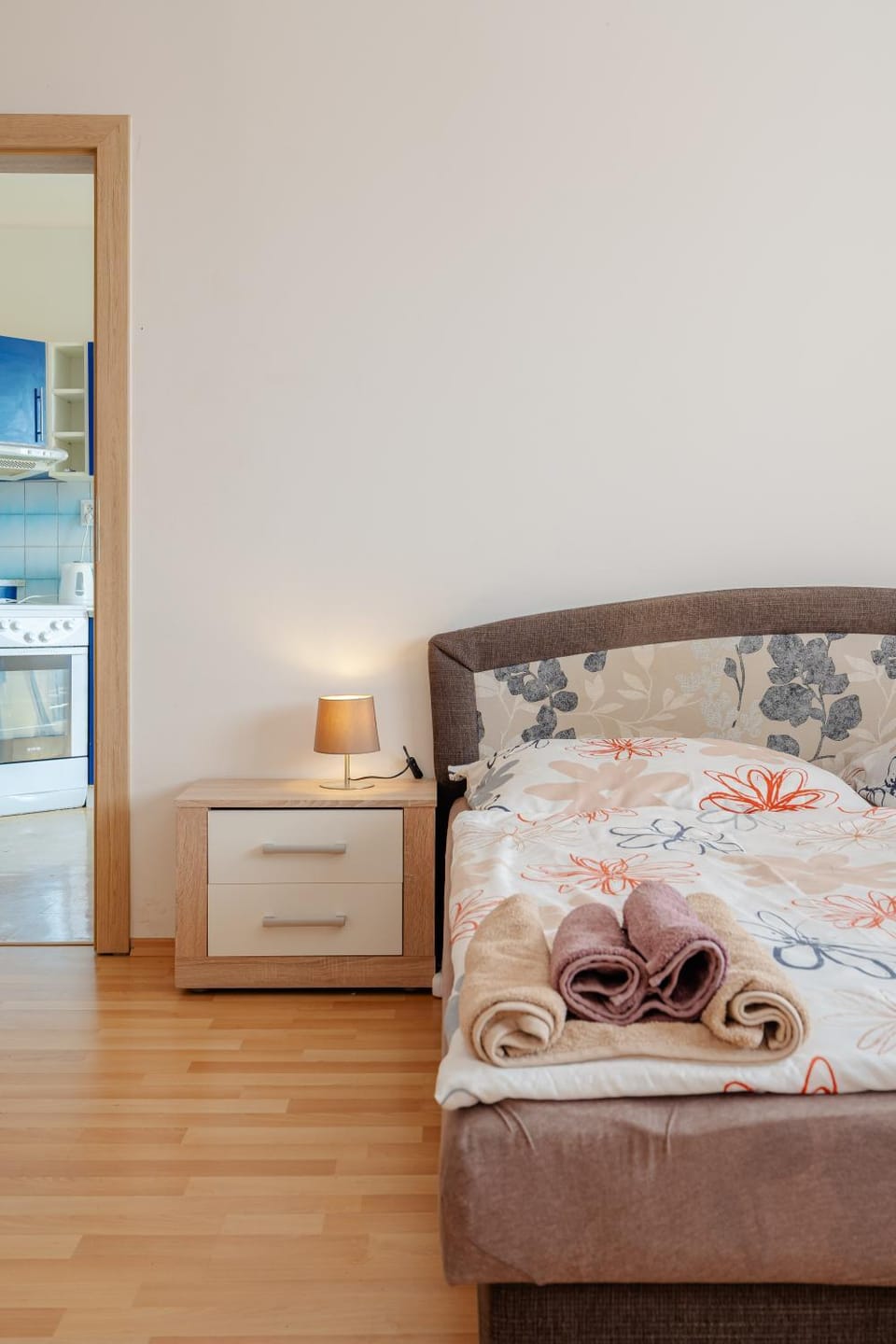 Bed, Photo of the whole room, Bedroom, towels