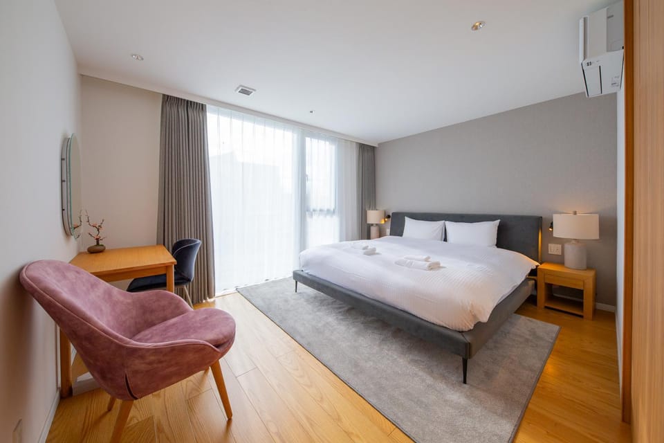 Bed, Photo of the whole room