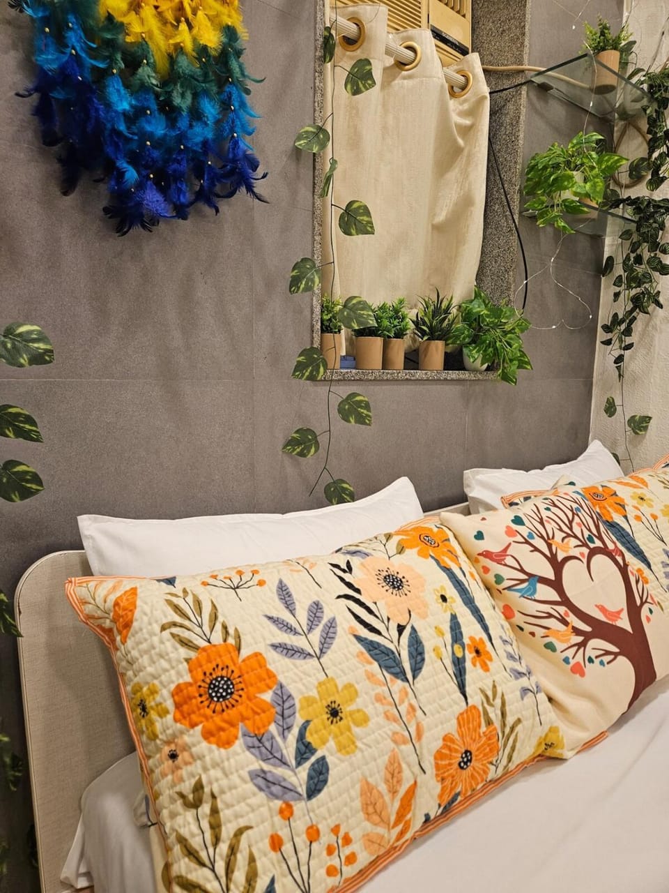 Cozy Rose Peaceful Village Retreat in Bandra Apartment in Mumbai